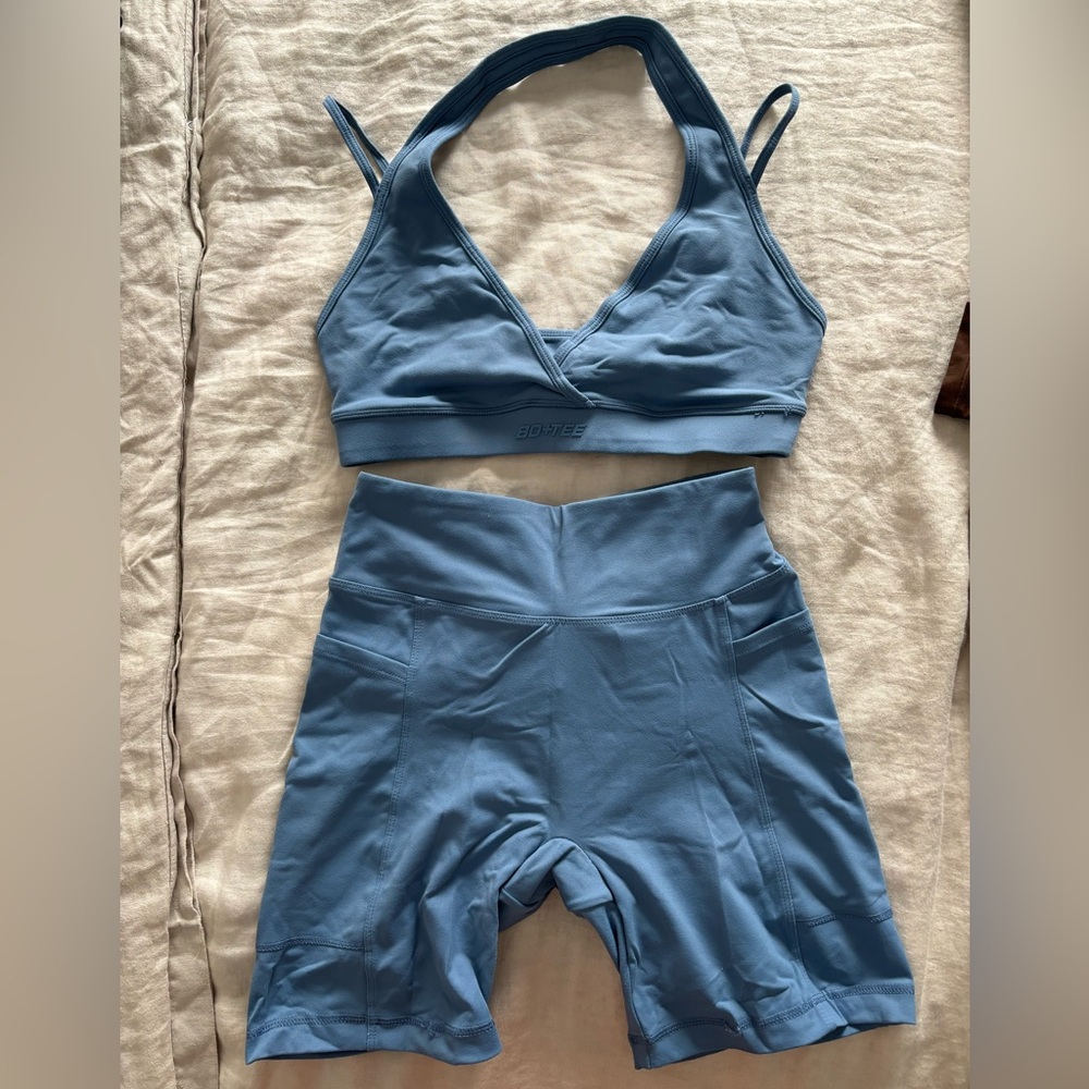 Bo + Tee sports bra and biker shorts with pockets in blue